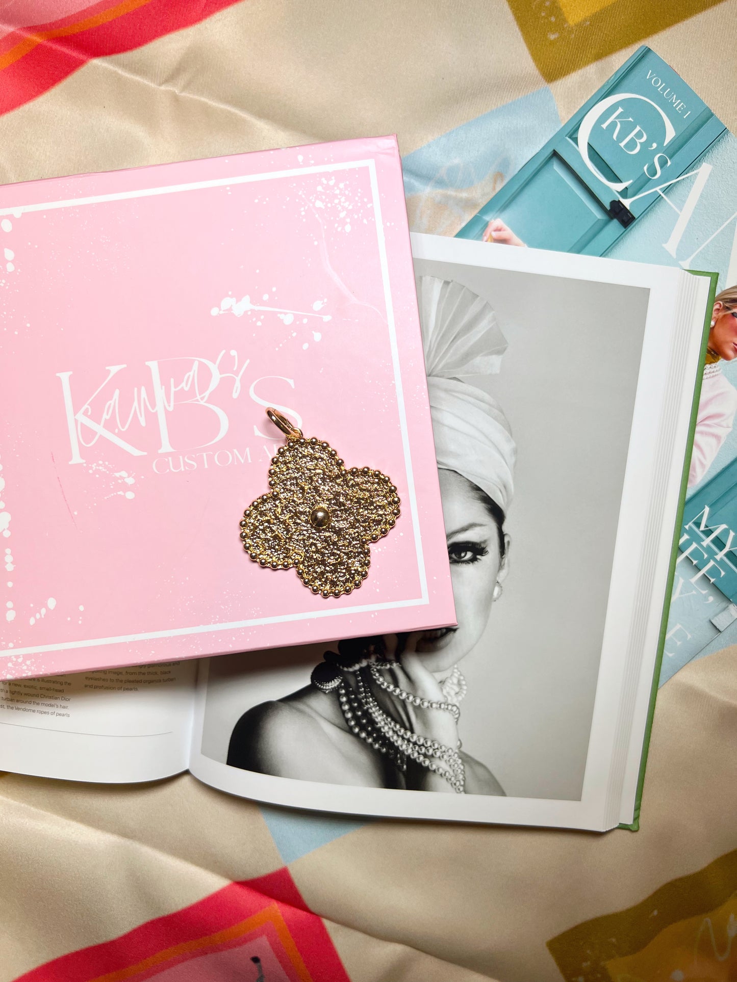 Clover Crest Scarf Charm
