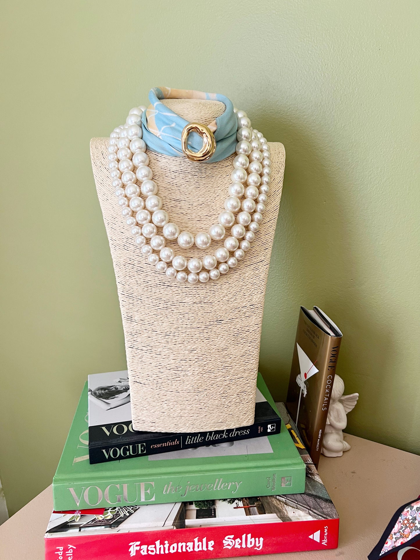 Sculpted Gold Brooch