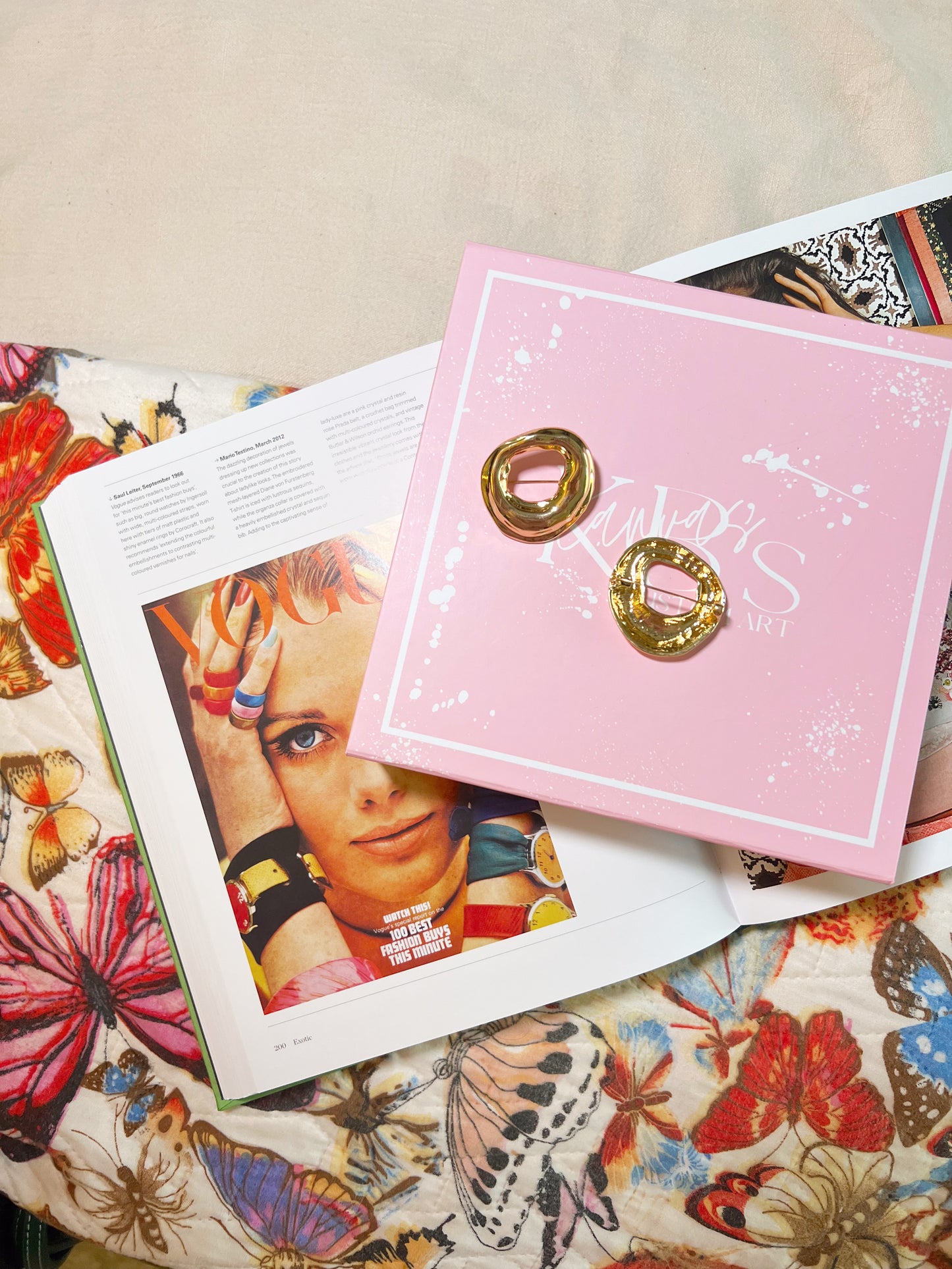 Sculpted Gold Brooch