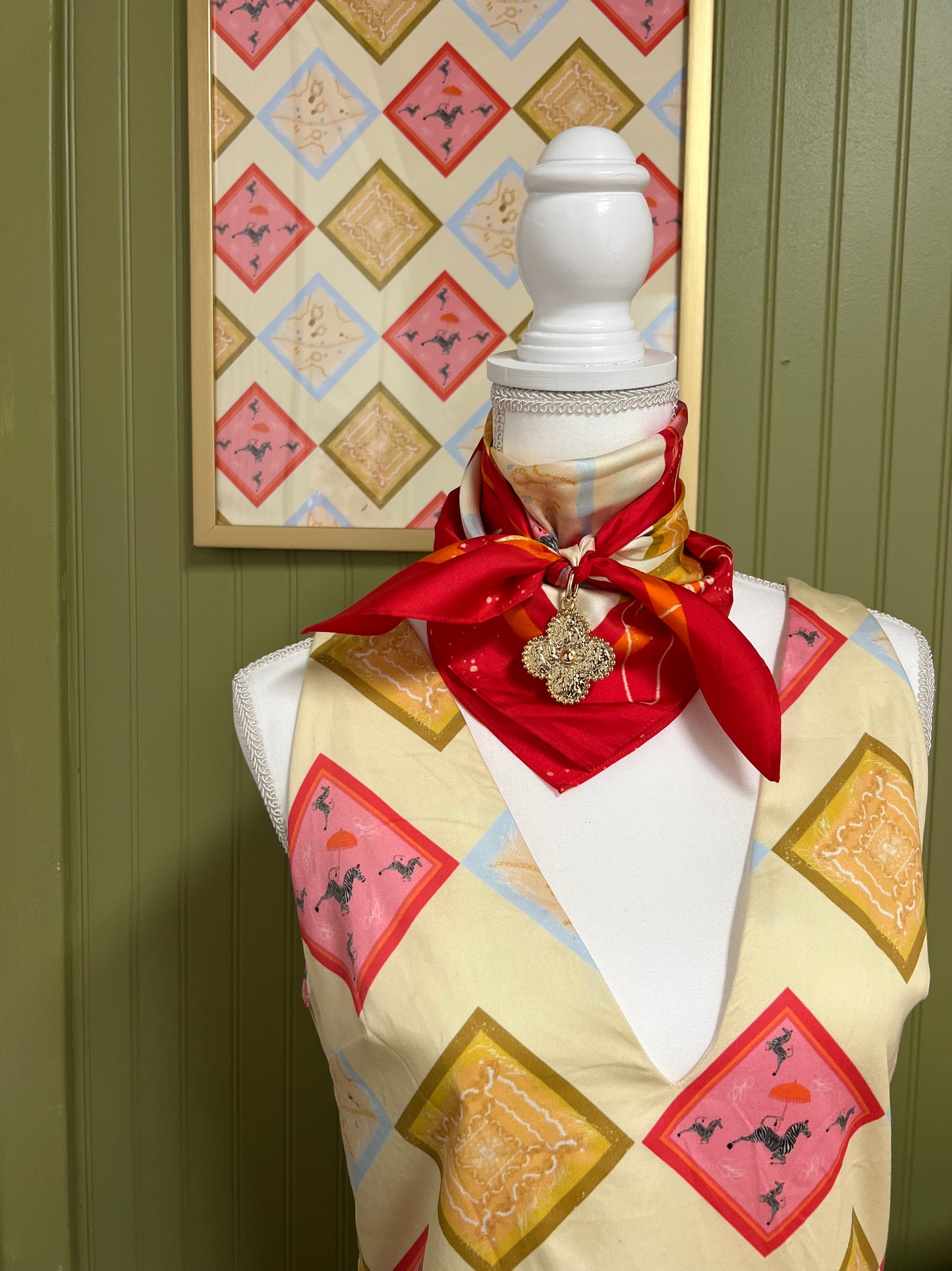 Clover Crest Scarf Charm